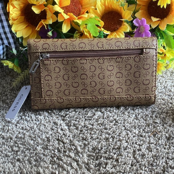 NWT Brown guess wallet - Picture 2 of 7
